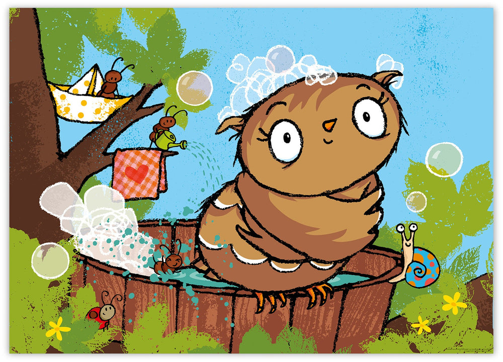 Die kleine Eule badet